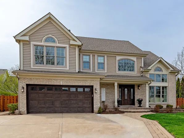 900 Christa Ct, Elk Grove Village, IL 60007