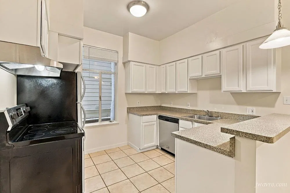 Spacious Remodeled 3bd/2ba Prime Pac Heights Apt! Must See! — Photo 3