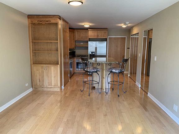 5th image of 211 E Ohio St APT 1411