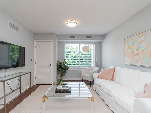 4th image of 3857 Pechin St #402