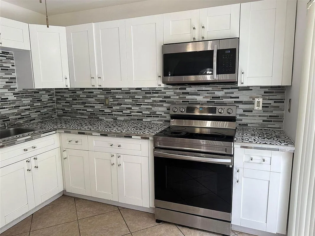 3 bed, 2.5 bath, 1608 sqft, $2,700 — Photo 2