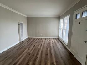 4127-4131 1/2 Somerset Dr/West Pacific Properties