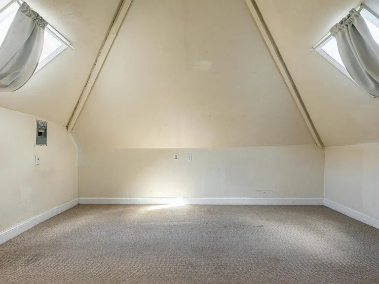 59-61 Hillside St #3X — Photo 8