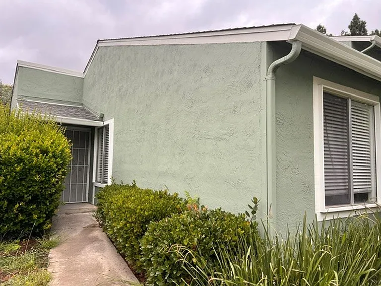 2042 Voss Park Ln — Photo 2
