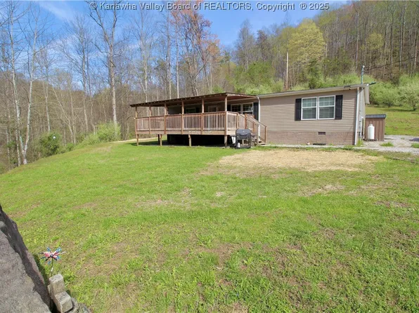 229 Turkey Pen Dr, Charleston, WV 25320