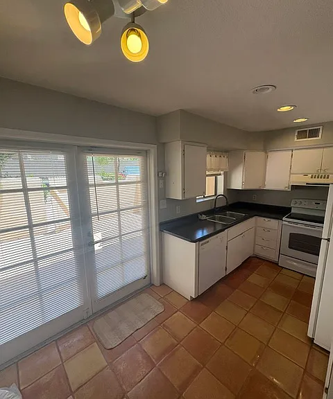 1425 E Desert Cove Ave #34 — Photo 5