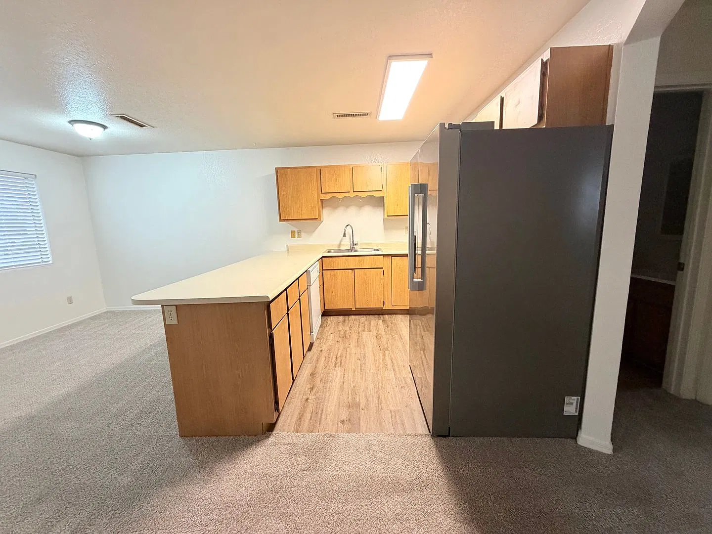 3215 N Corrine Dr — Photo 4