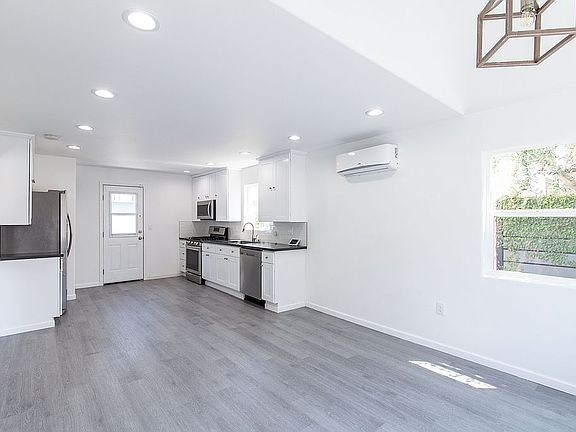 2nd image of 1238 1/8 N Cahuenga Blvd