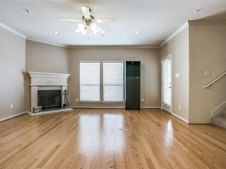2415 Stutz Dr #D — Photo 5