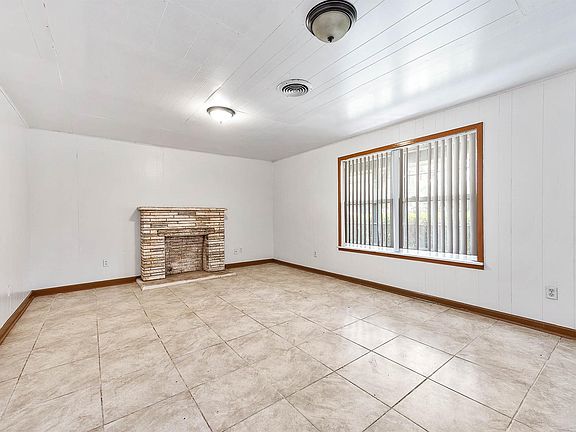 5th image of 5813 Russell Ln