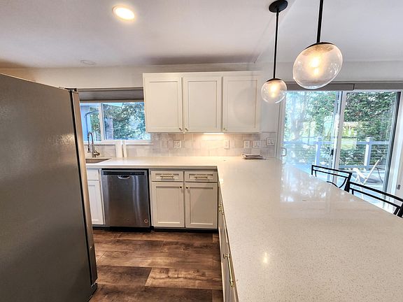 5th image of 366 Selkirk Dr