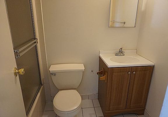 5th image of 136 Fayette Ave #116