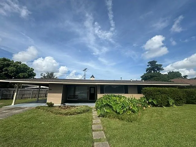 3 bed, 2.0 bath, 1341 sqft, $1,700 — Photo 2