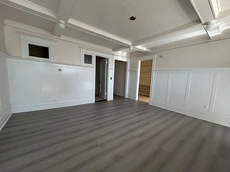 Coming soon, Spacious, Studio, One Bath Unit, with upgraded floors, above commercial shops — Photo 4
