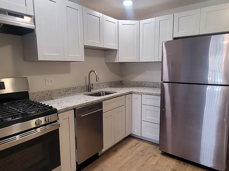 9 Lancelot Ct — Photo 1