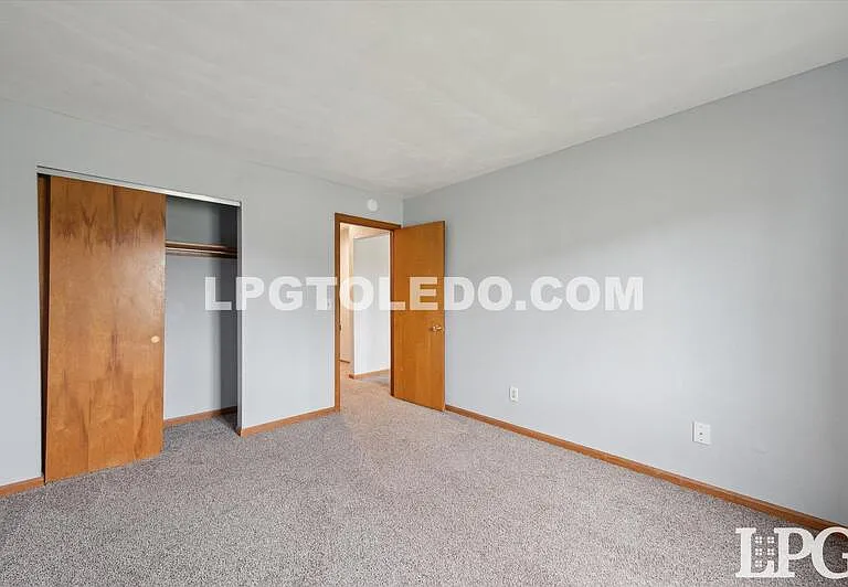 3310 Arlington Ave #8 — Photo 16