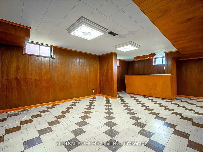 328 Jasper Ave — Photo 19