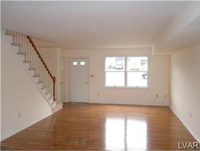 3rd image of 9 Princeton Ct