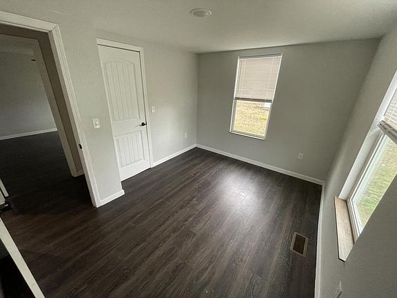 5th image of 138 E Hannum St