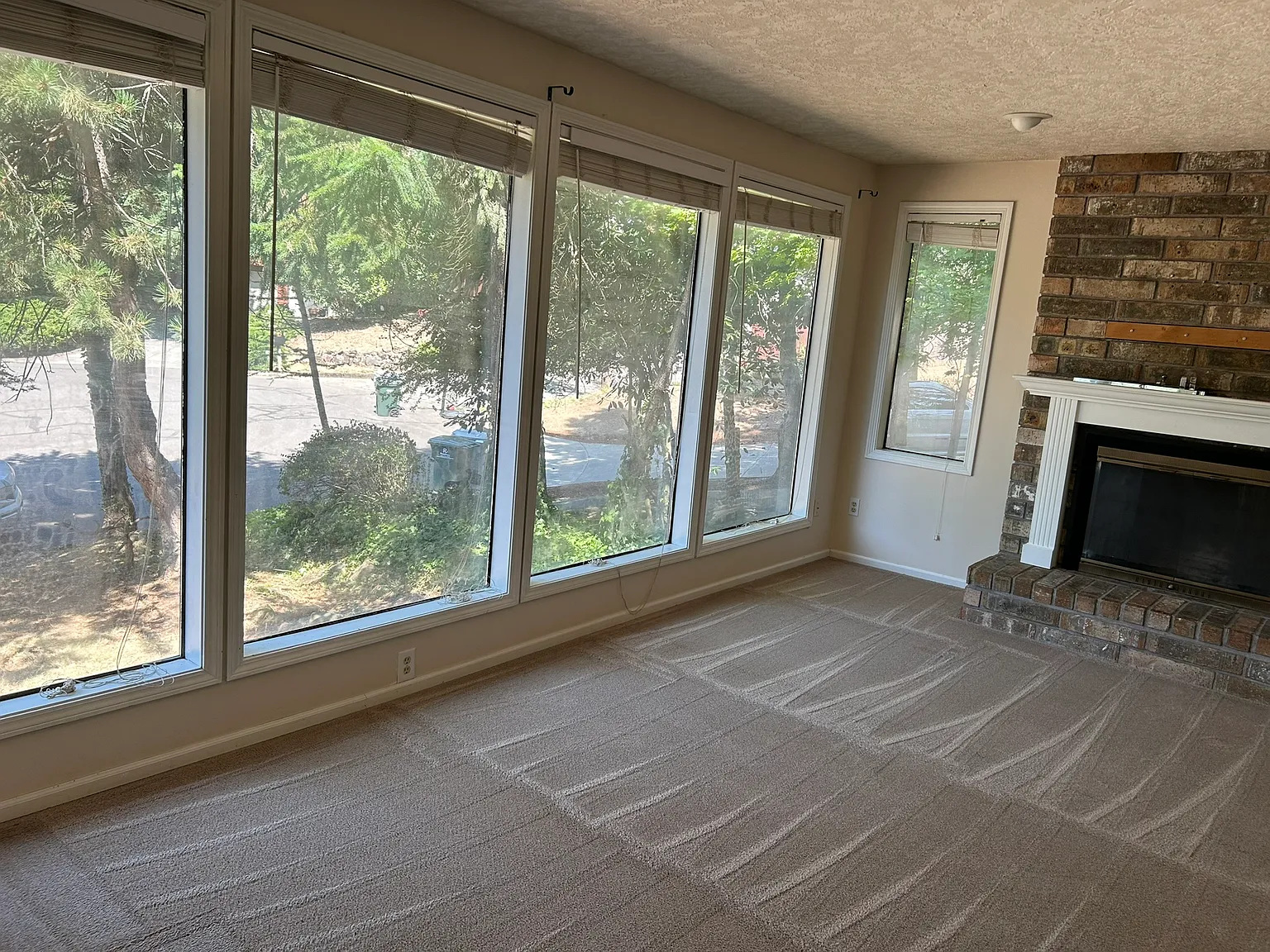3 bed, 2064 sqft, $2,995 — Photo 3