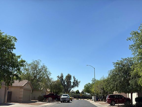 5th image of 11829 W Poinsettia Dr