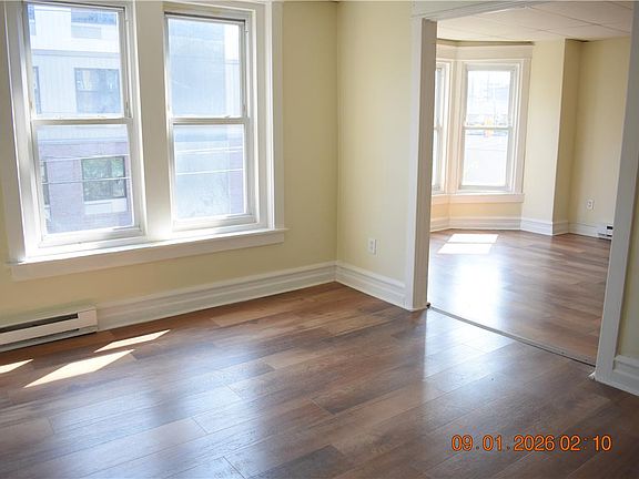 4th image of 201 N 6th St APT 1