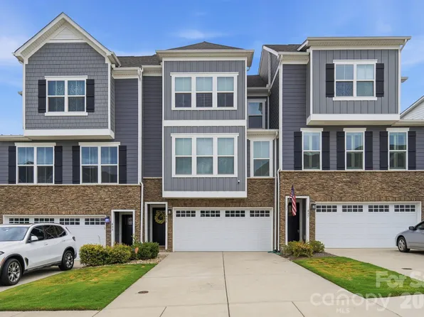 435 Lahinch Dr, Fort Mill, SC 29708