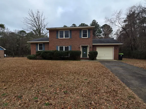 1233 Wilderness Dr, Spring Lake, NC 28390