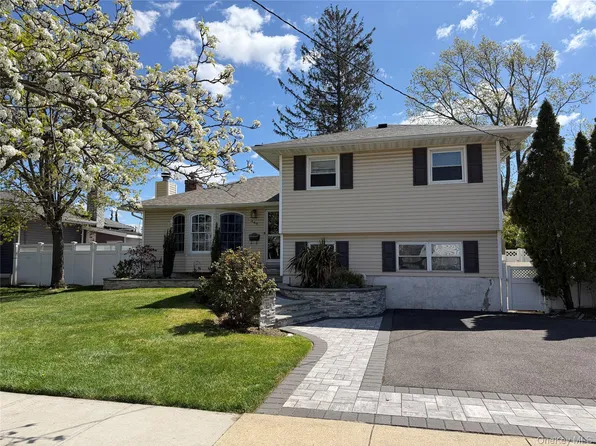 449 2nd Avenue, Massapequa Park, NY 11762