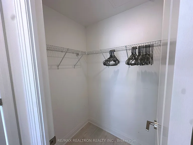 20 Gatineau Dr #402 — Photo 12