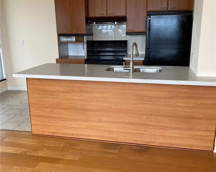 2nd image of 36 Lee Centre Dr Penthouse 106