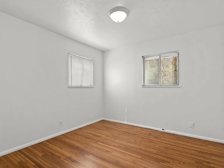 505 SE Greystone Ave — Photo 8