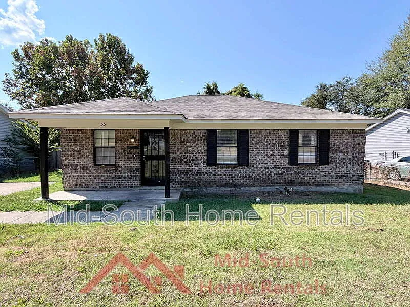 3 bed, 1.5 bath, 1066 sqft, $1,095 — Photo 1