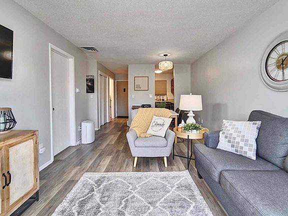 4th image of 3231 Lakeside Dr APT 205
