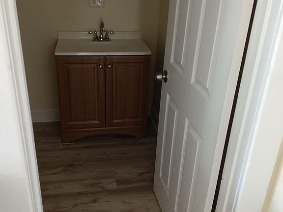 5th image of 411 W 28th St APT B