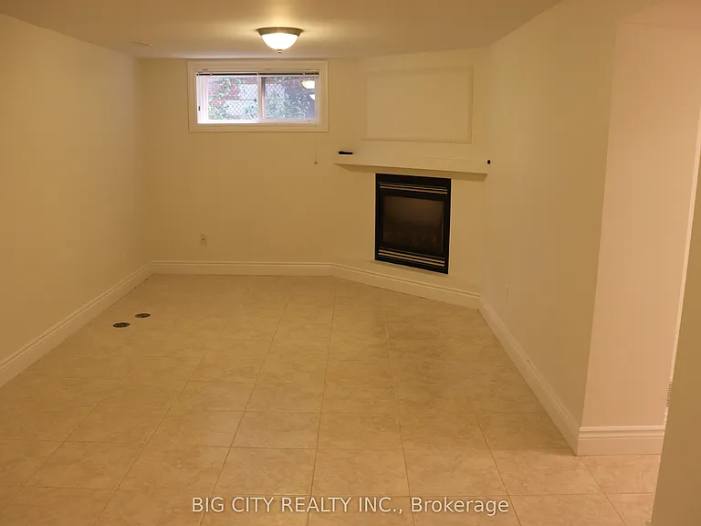 30 Lozoway Dr #LOWER — Photo 5