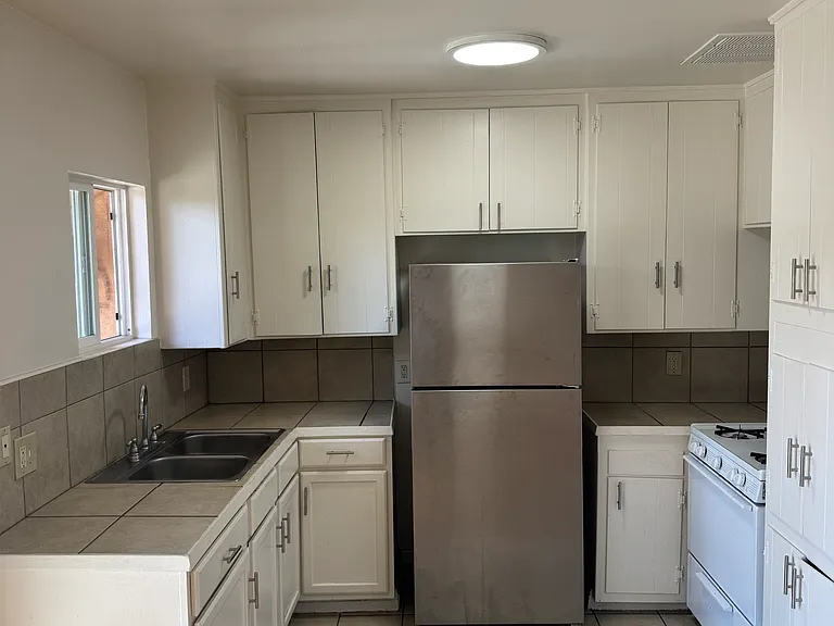 5950 Fulcher Ave #4 — Photo 6