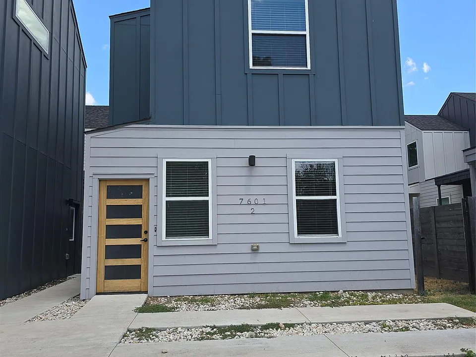 7601 Carver Ave #2