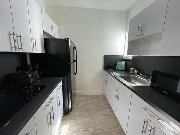 3rd image of 3900 Garden Ave #7