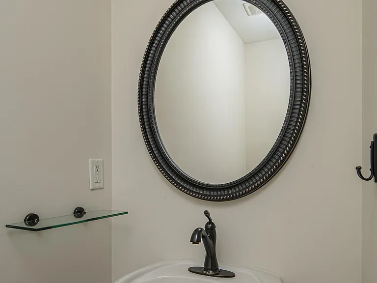 808 Jade Ln — Photo 24