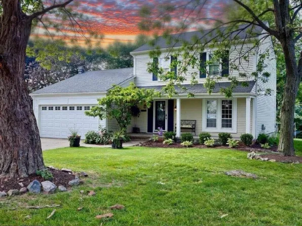 386 Dalton Dr, Rochester Hills, MI 48307