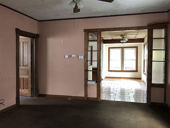 4th image of 3810 Leslie Ave