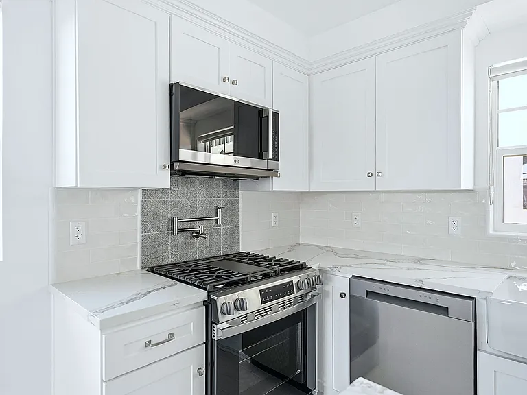 10538 La Reina Ave #3 — Photo 6