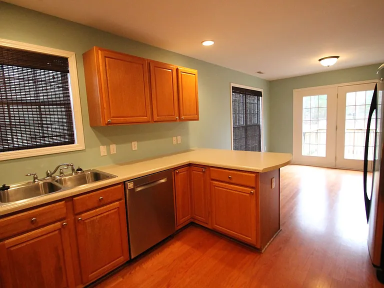 1830 Country Manor Ln — Photo 14
