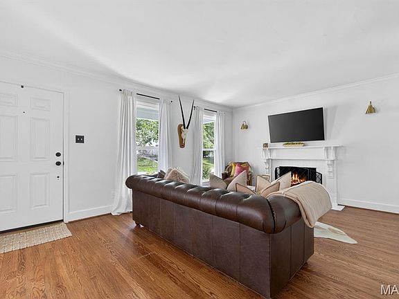 3rd image of 952 Chelsea Ave