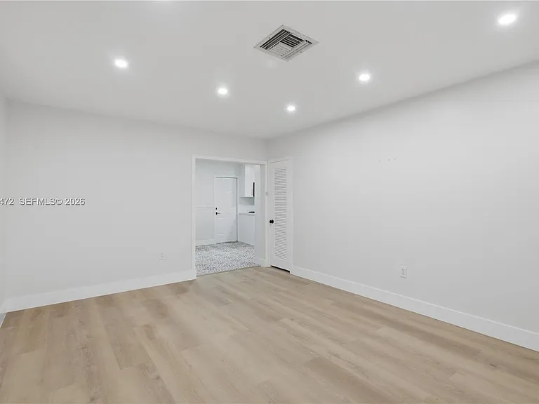 14325 NE 8th Ave — Photo 11