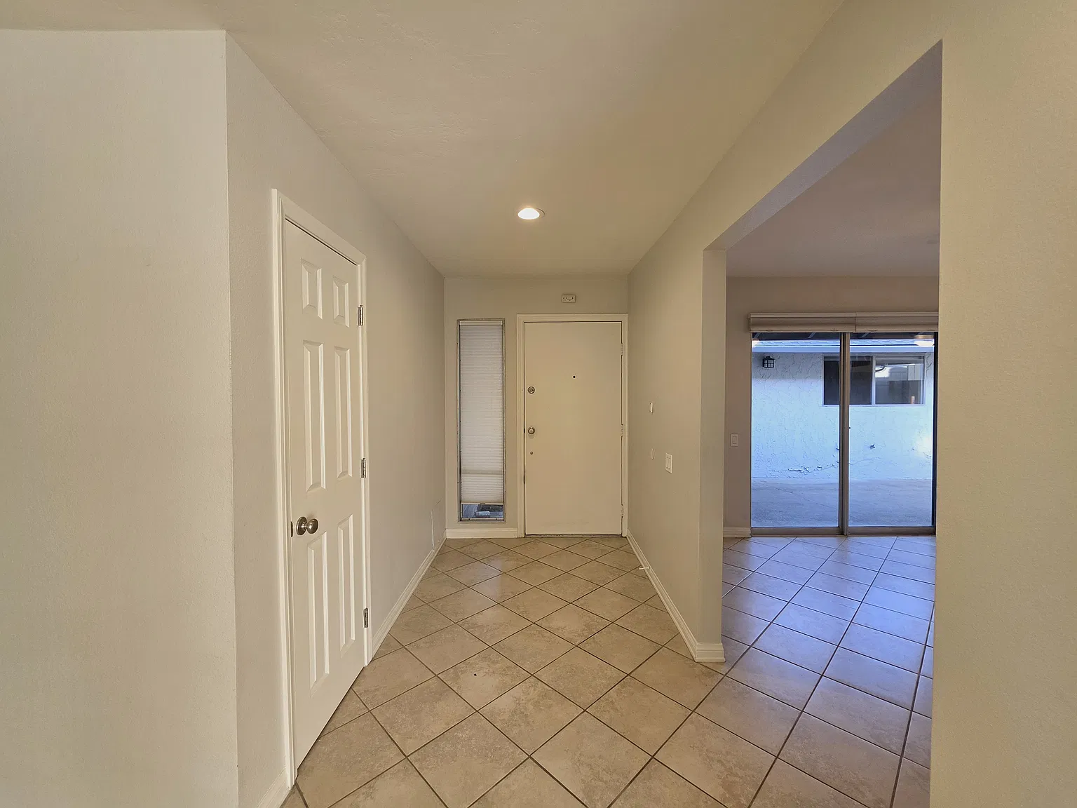 4 bed, 1872 sqft, $4,900 — Photo 2