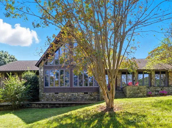 1515 Heatherloch Dr, Gastonia, NC 28054