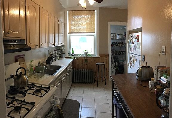 3rd image of 2335 W Ainslie St APT 3E