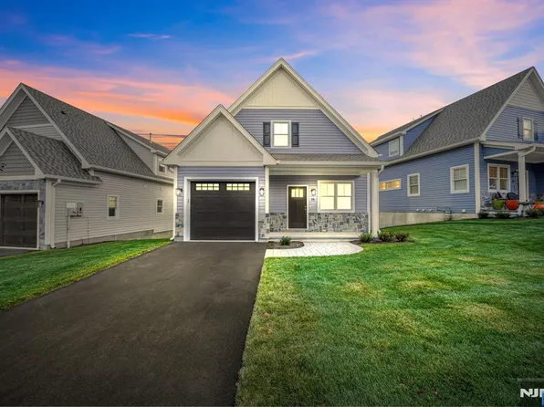 18 Birdie Ln, Boonton, NJ 07005